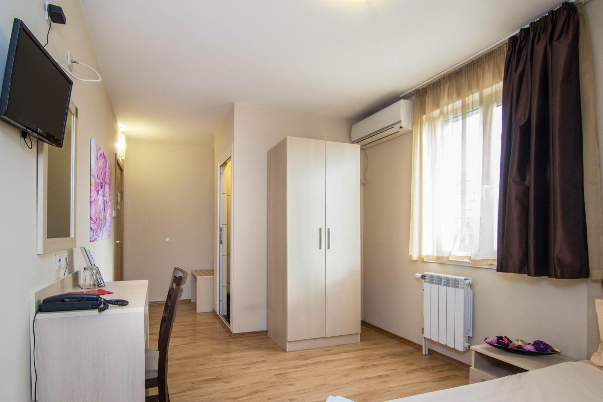 Family Hotel Madrid Szófia Kültér fotó