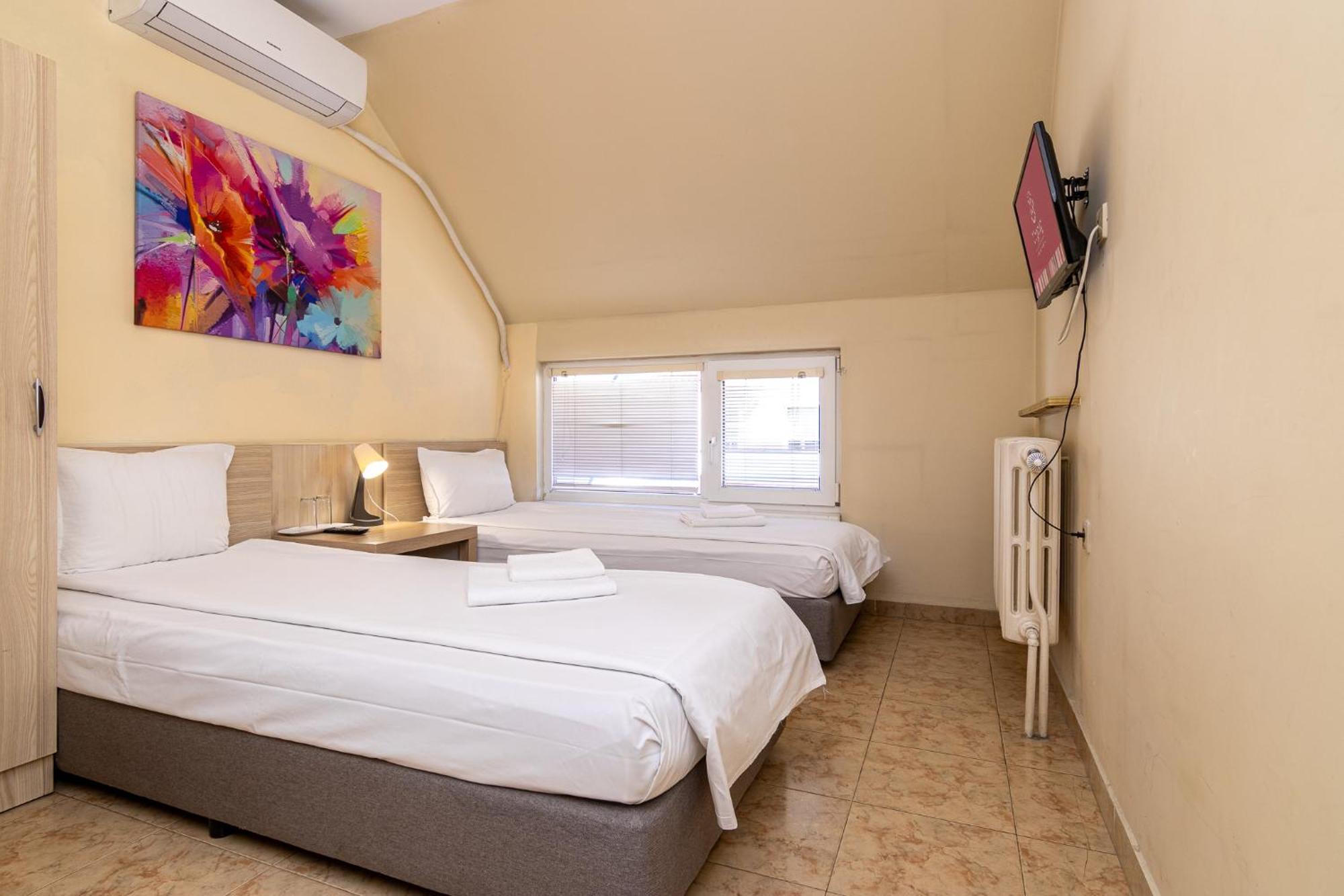 Family Hotel Madrid Szófia Kültér fotó