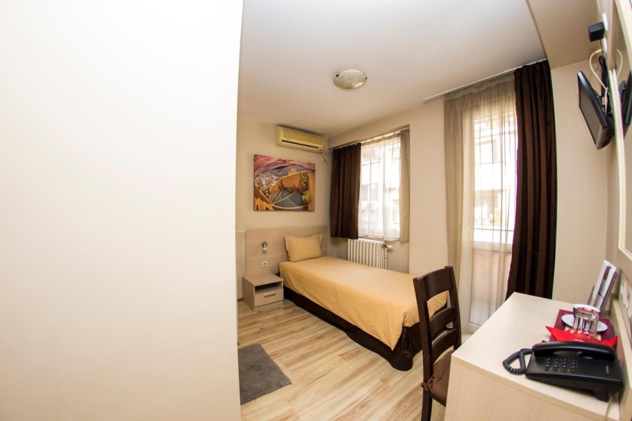 Family Hotel Madrid Szófia Kültér fotó