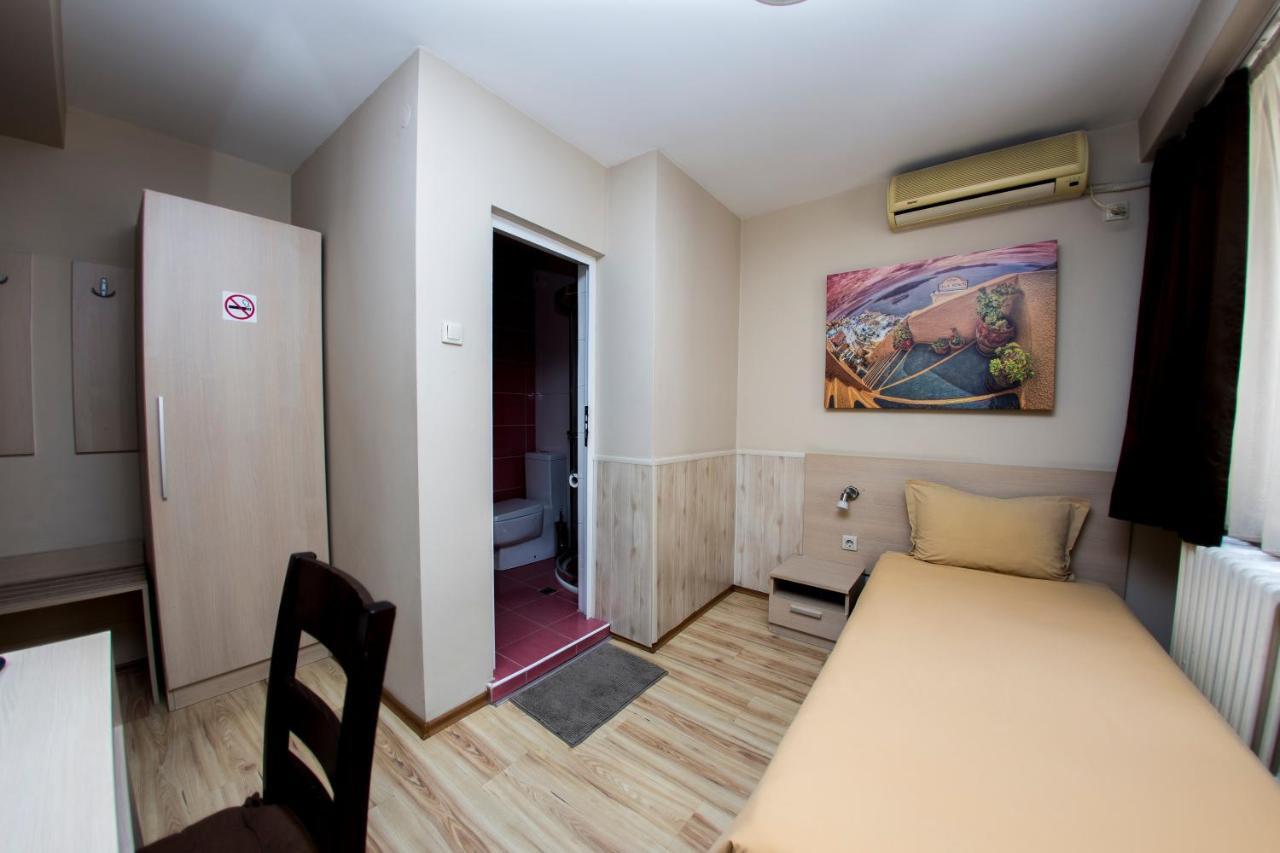 Family Hotel Madrid Szófia Kültér fotó