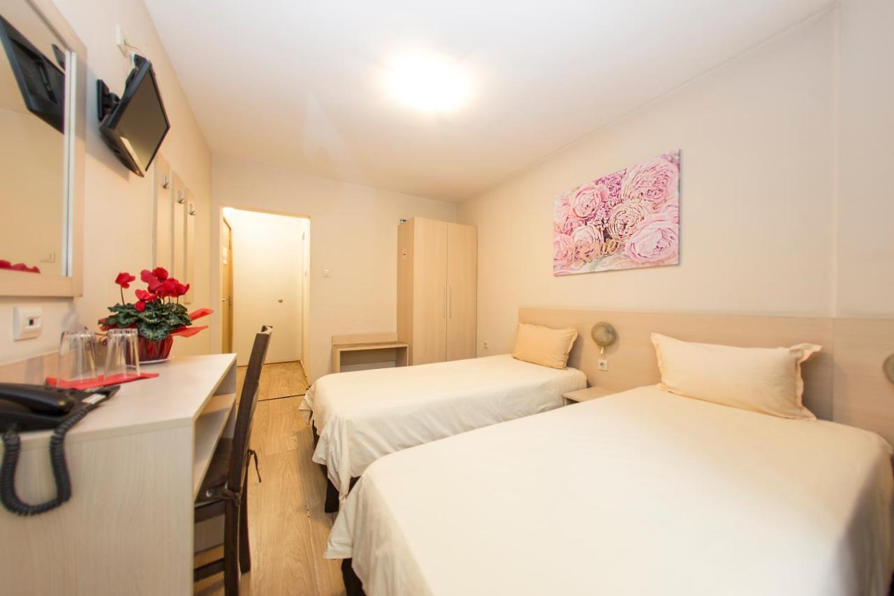 Family Hotel Madrid Szófia Kültér fotó