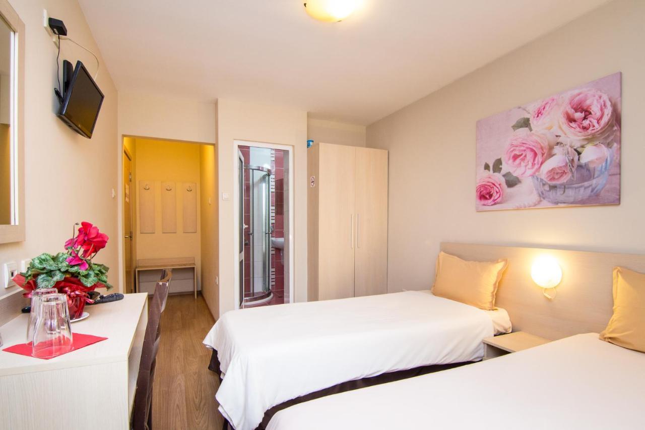 Family Hotel Madrid Szófia Kültér fotó