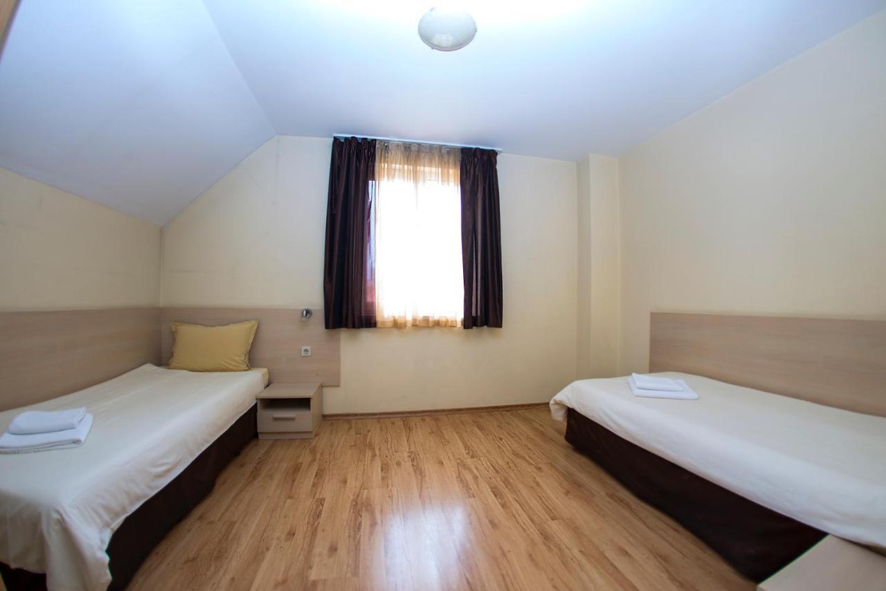 Family Hotel Madrid Szófia Kültér fotó