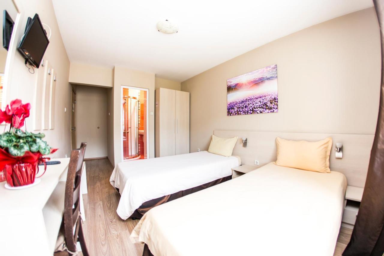 Family Hotel Madrid Szófia Kültér fotó
