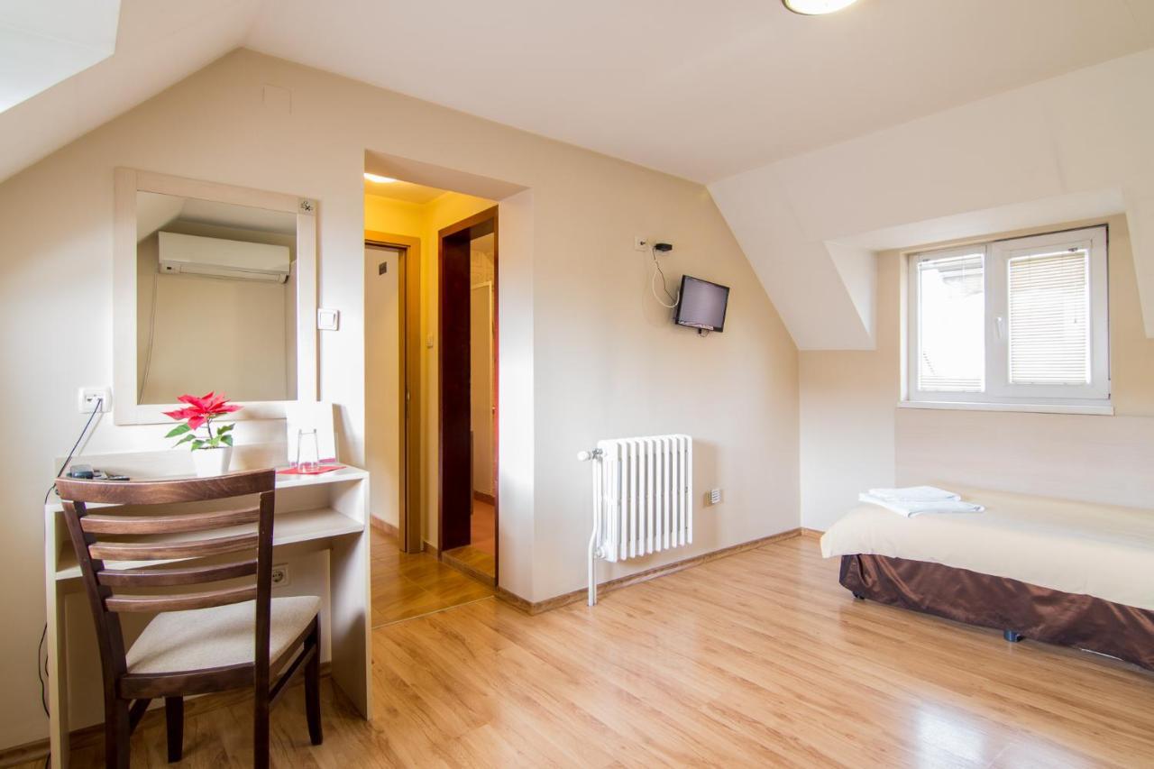 Family Hotel Madrid Szófia Kültér fotó