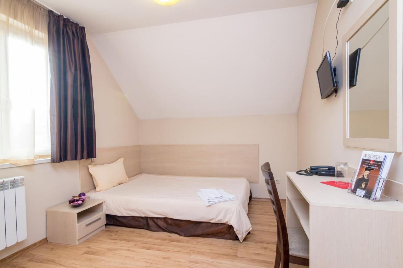 Family Hotel Madrid Szófia Kültér fotó