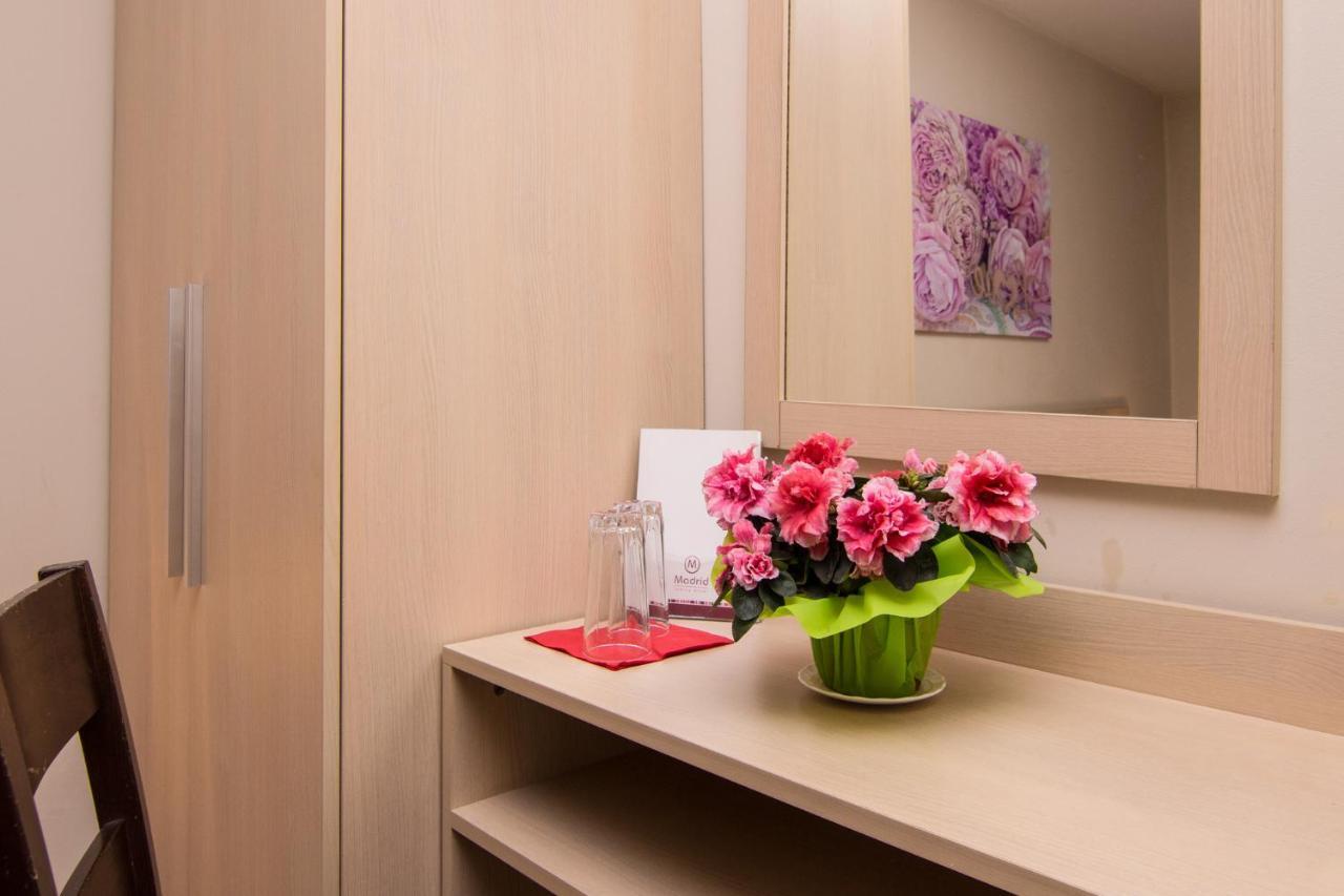 Family Hotel Madrid Szófia Kültér fotó