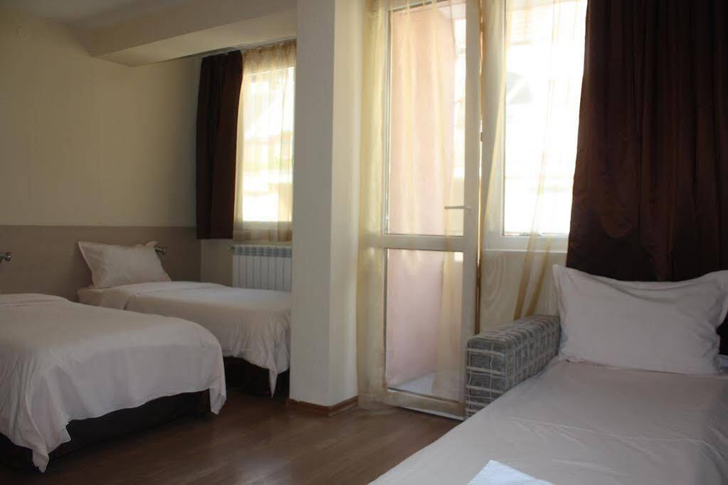 Family Hotel Madrid Szófia Kültér fotó